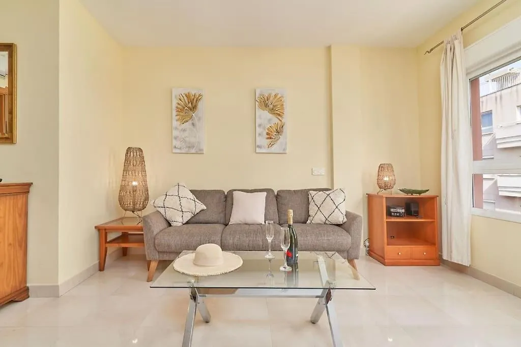 Apartment 2 Bedroom Modern Apartment, Central Nerja